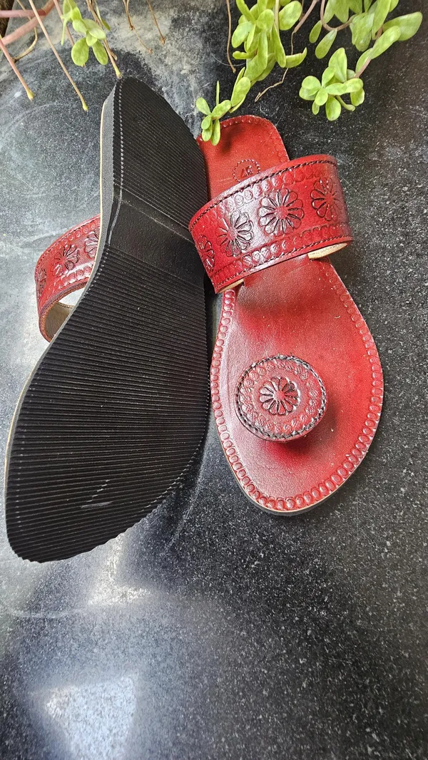 Ethnic_women_embossed_leather_padukas