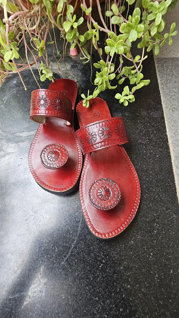 Ethnic_women_embossed_leather_padukas