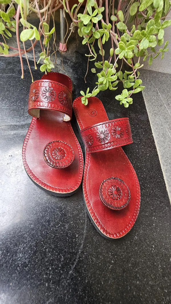 Ethnic_women_embossed_leather_padukas