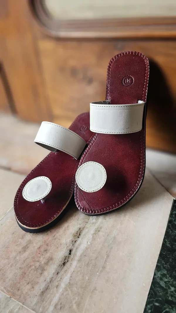 Ethnic_women_white_leather_padukas