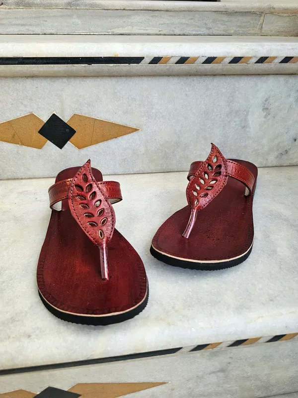 Leaf_strap_genuine_leather_women_slippers