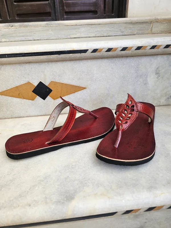 Leaf_strap_genuine_leather_women_slippers