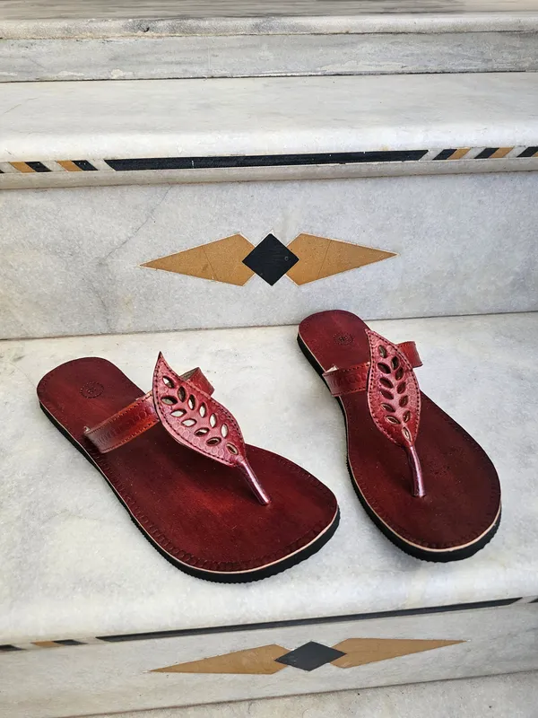 Leaf_strap_genuine_leather_women_slippers