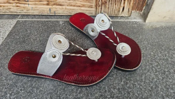 Women_cutout_lattoo_strap_silver_kohlapuri