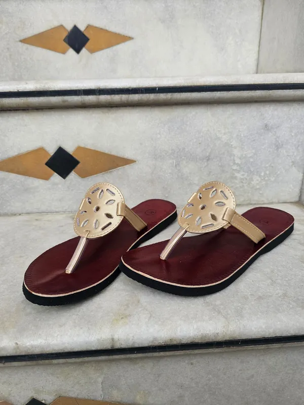 Women_gold_cutpunch_leather_rakhi_slippers