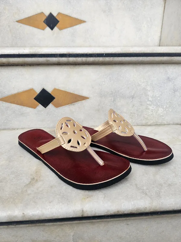 Women_gold_cutpunch_leather_rakhi_slippers