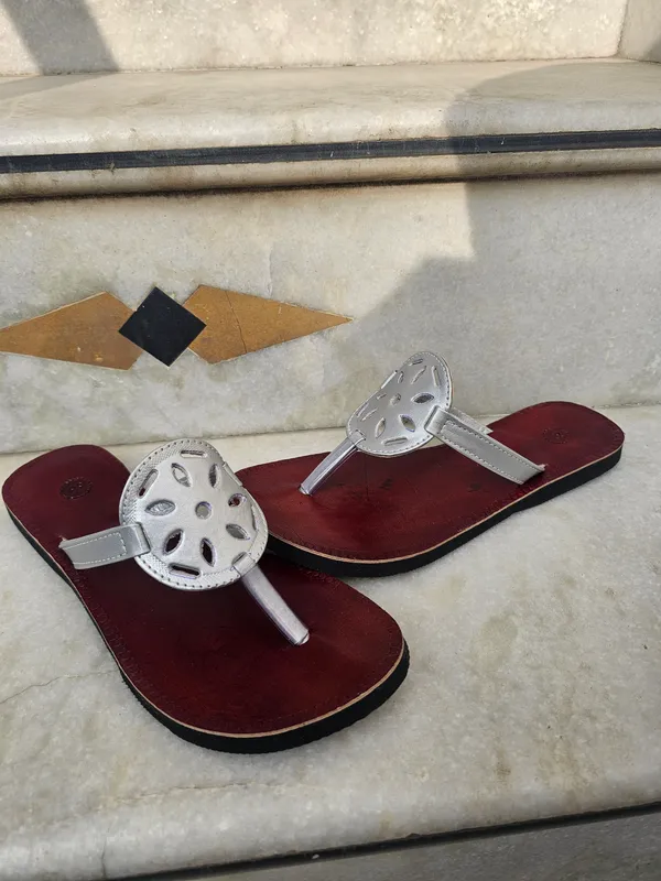 Women_silver_cutpunch_leather_rakhi_slippers
