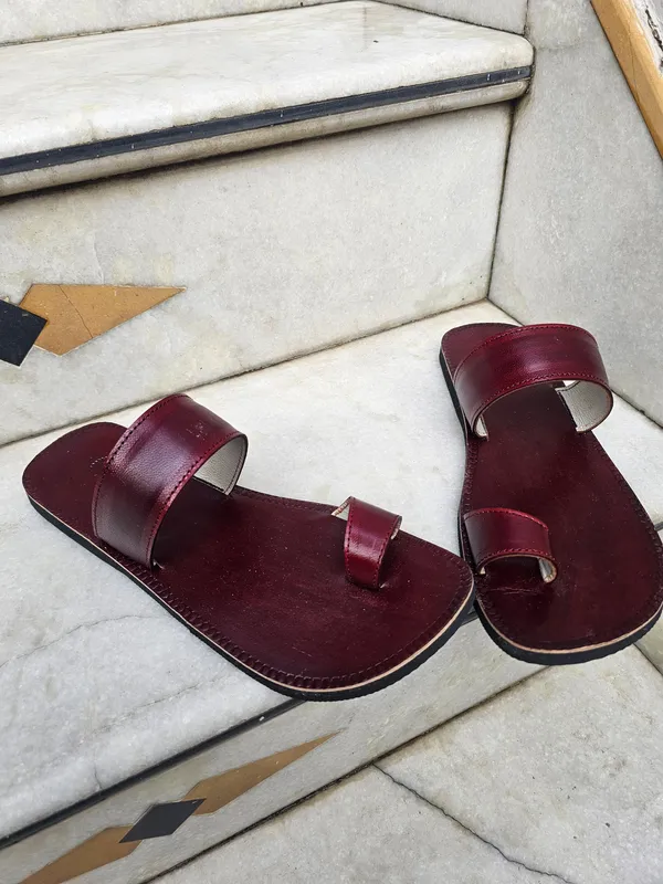 Ethnic_men_toe_ring_slippers