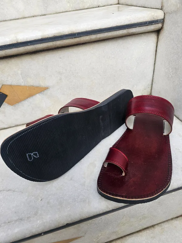 Ethnic_men_toe_ring_slippers