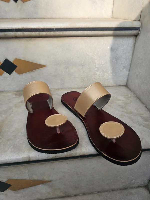 Ethnic_women_paduka_in_gold_leather