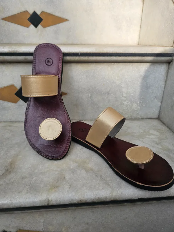 Ethnic_women_paduka_in_gold_leather