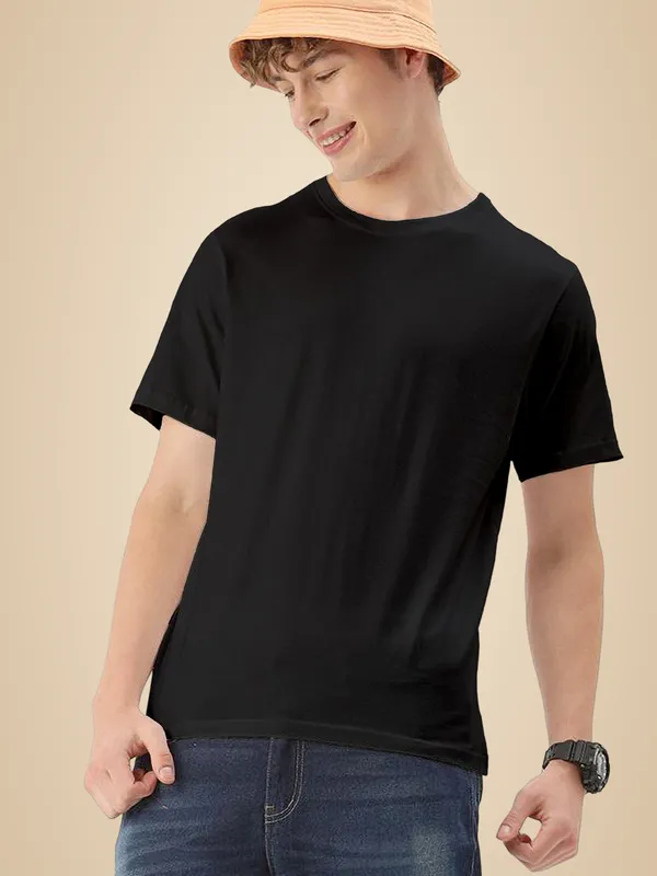 Black_Classic_Cotton_T_Shirt_Round_Neck_Short_Sleeve_For_Men