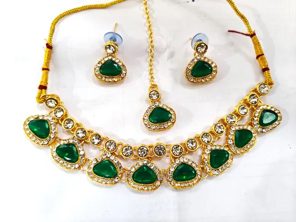 Green_Zinc_Alloy_Royal_Kundan_Bridal_Necklace_Set_For_Festivals_And_Marriage