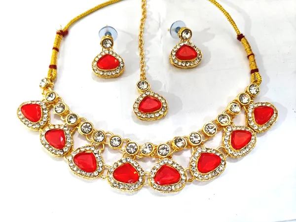 Red_Zinc_Alloy_Grand_Wedding_Kundan_Necklace_And_Earring_Set_With_Mang_Tika