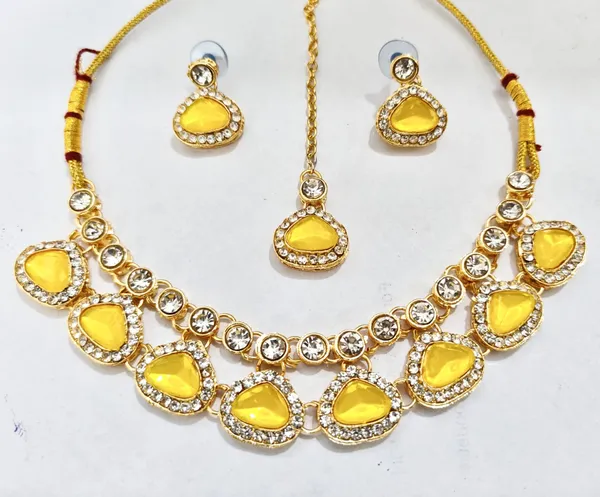 Yellow_Zinc_Alloy_Designer_Kundan_Necklace_Earring_Mang_Tika_For_Wedding_Functions