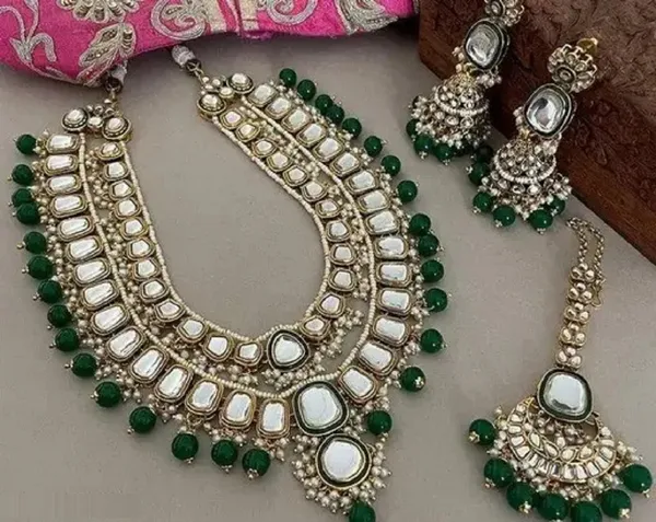 Green_Zinc_Alloy_Elegant_Kundan_Necklace_Earring_Mang_Tika_For_Engagement_And_Wedding