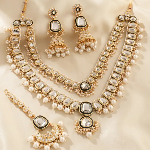White_Zinc_Alloy_Grand_Wedding_Kundan_Necklace_And_Earring_Set_With_Mang_Tika
