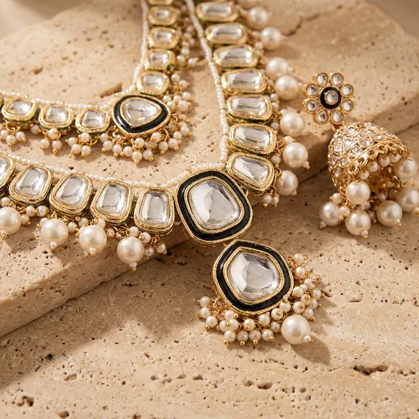 White_Zinc_Alloy_Grand_Wedding_Kundan_Necklace_And_Earring_Set_With_Mang_Tika