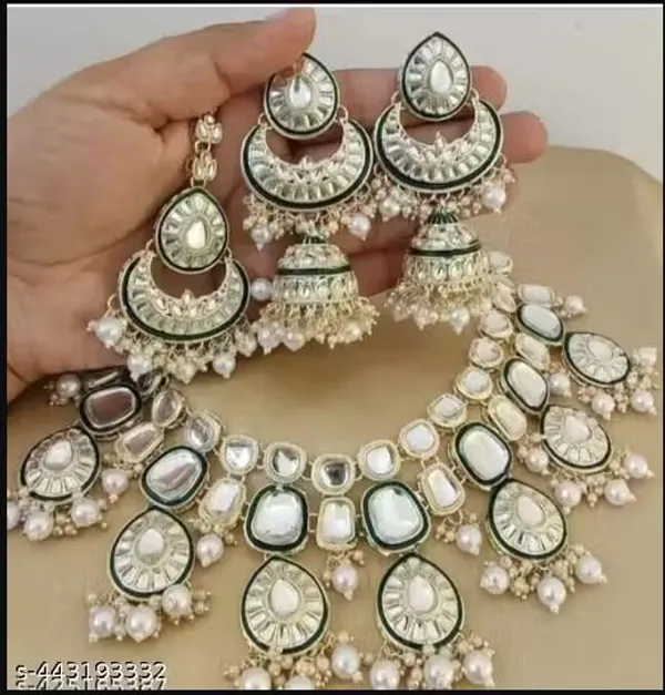 White_Zinc_Alloy_Grand_Wedding_Kundan_Necklace_And_Earring_Set_With_Mang_Tika