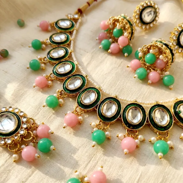 Multicolour_Zinc_Alloy_Grand_Wedding_Kundan_Necklace_And_Earring_Set_With_Mang_Tika