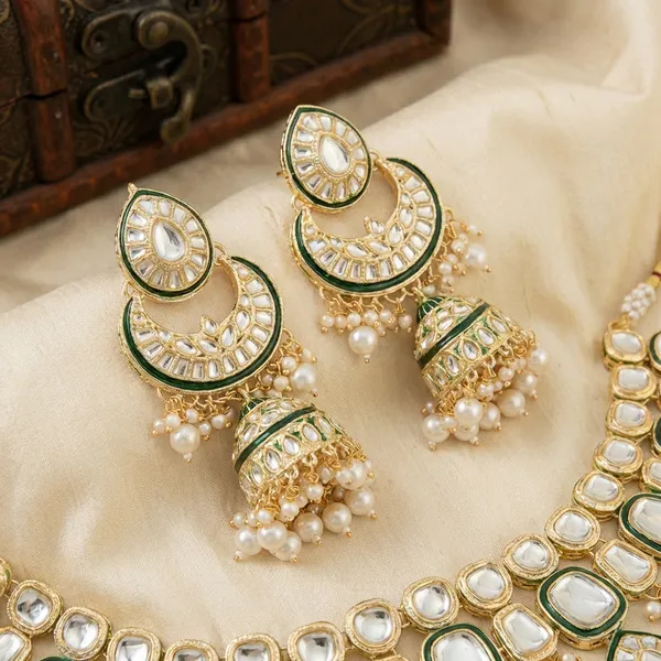 White_Zinc_Alloy_Grand_Wedding_Kundan_Necklace_And_Earring_Set_With_Mang_Tika