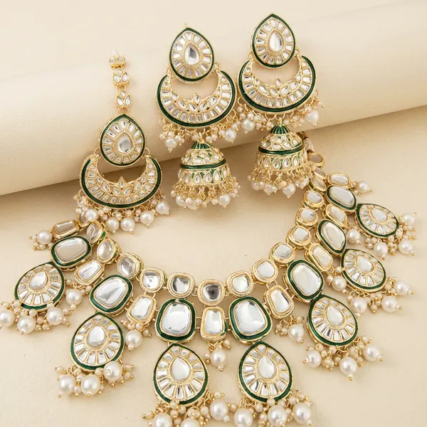 White_Zinc_Alloy_Grand_Wedding_Kundan_Necklace_And_Earring_Set_With_Mang_Tika