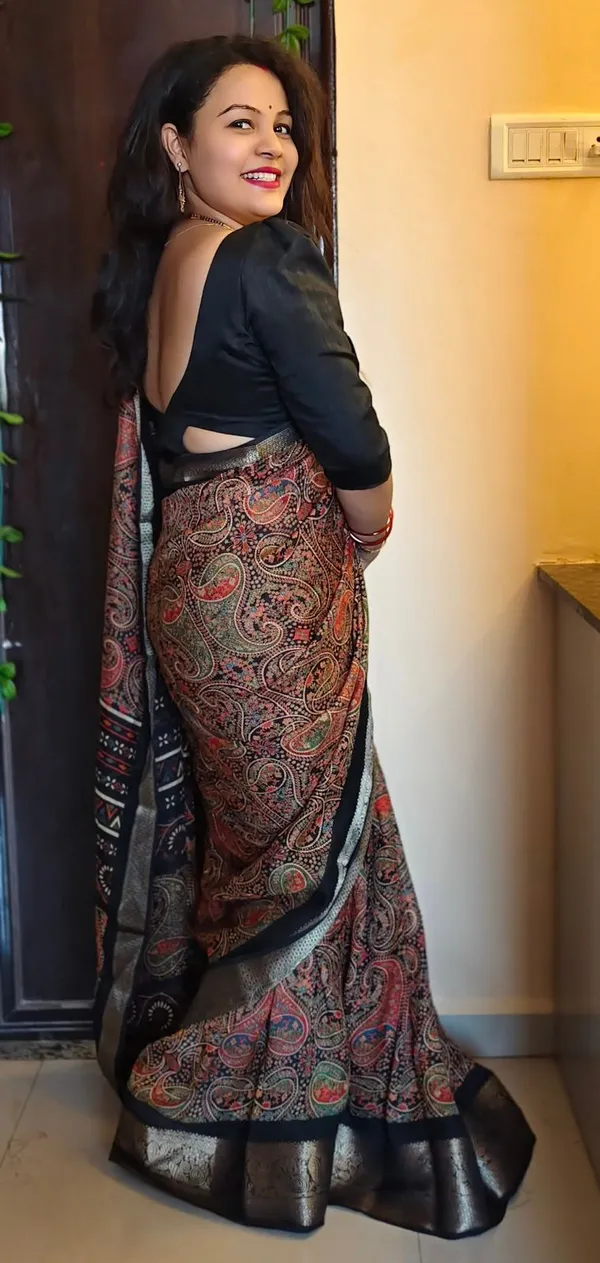 Premium_Soft_Georgette_Ajrakh_Print_Saree_with_Zari_Border_|_Lightweight_Daily_&_Office_Wear_Saree_with_Designer_Blouse_Piece