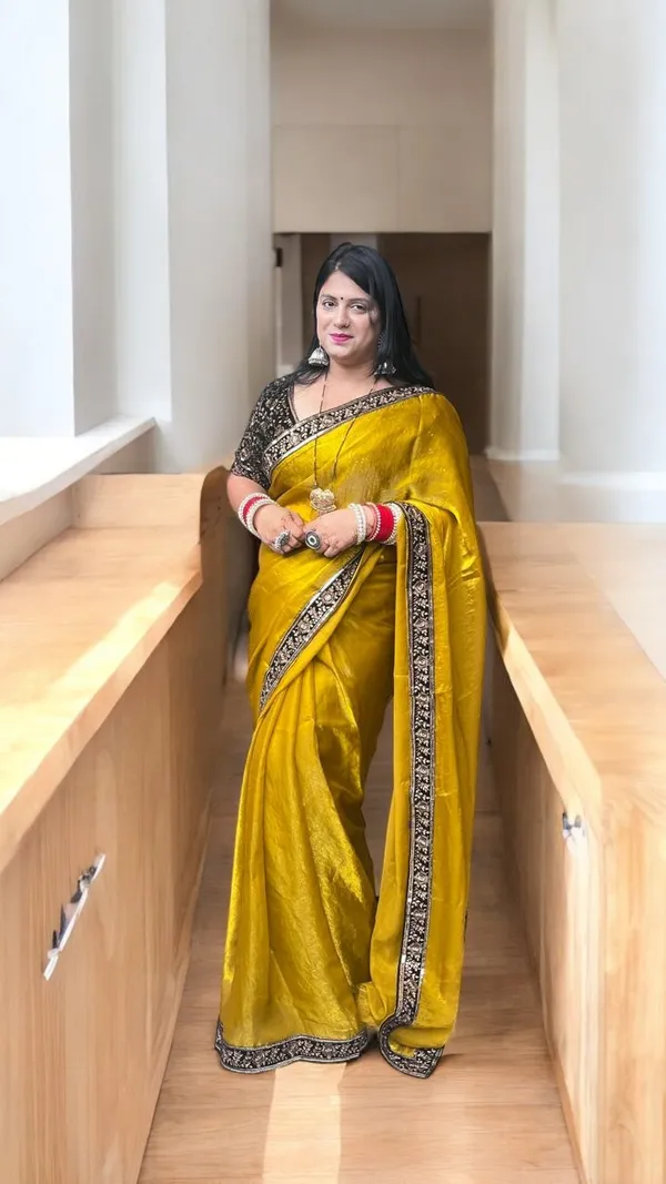 Trending_Gold_Crush_Binny_Saree_with_Heavy_Velvet_Stitched_Blouse