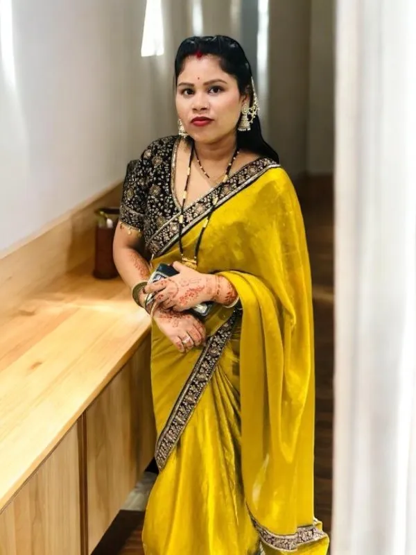 Trending_Gold_Crush_Binny_Saree_with_Heavy_Velvet_Stitched_Blouse
