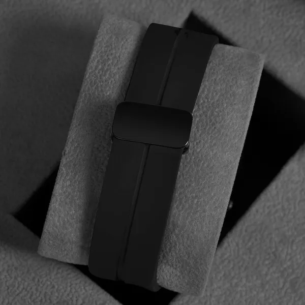 Black_Analog_Quartz_Watch_With_Silicone_Strap_For_Men