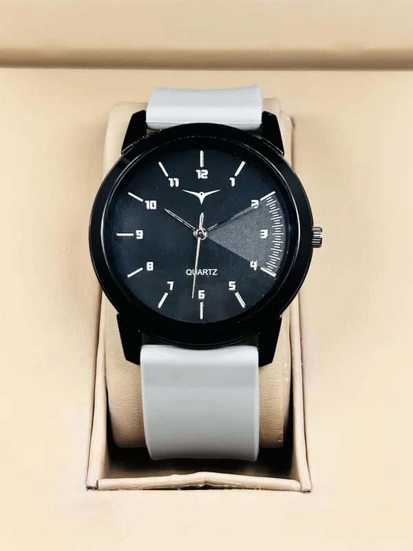 Black_And_Grey_Analog_Quartz_Watch_With_Silicone_Strap_For_Men