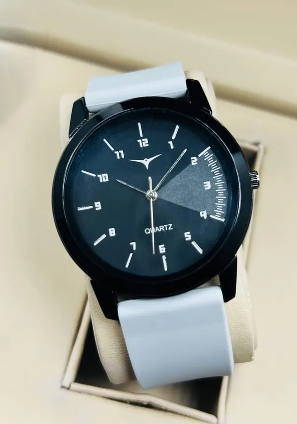 Black_And_Grey_Analog_Quartz_Watch_With_Silicone_Strap_For_Men