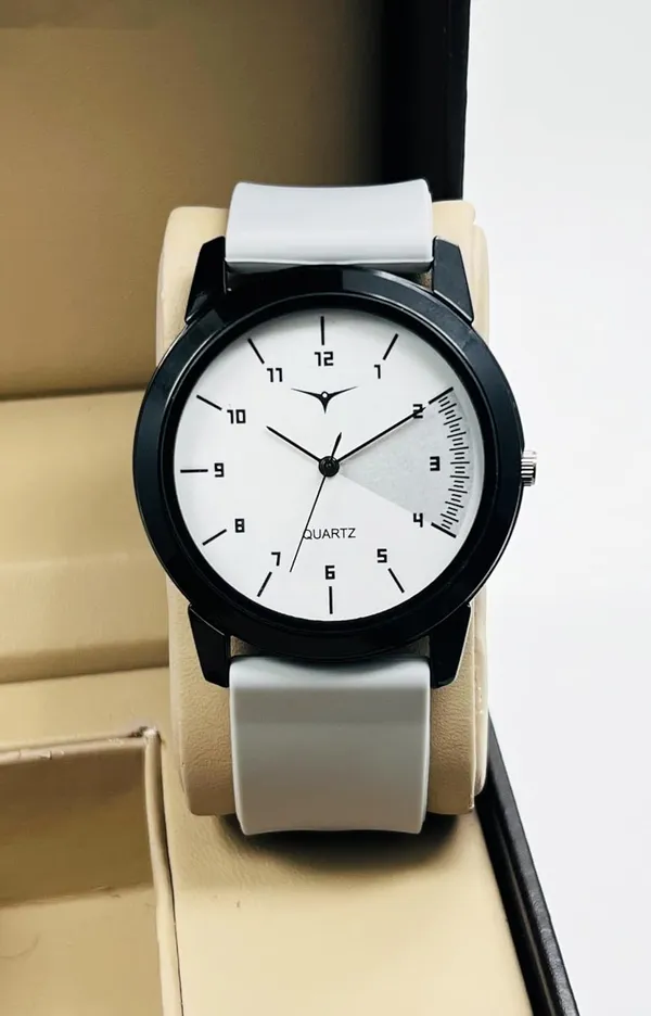 Grey_White_Quartz_Analog_Watch_With_Silicone_Strap_For_Men