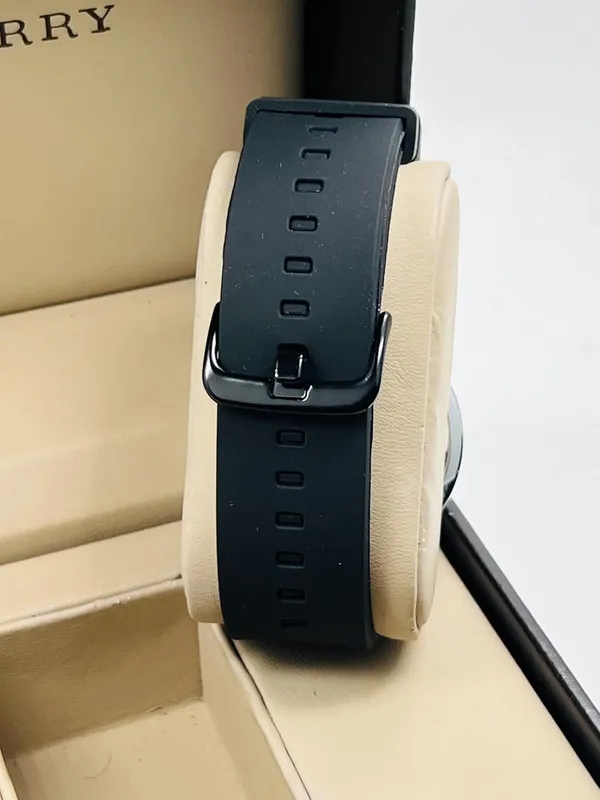 Black_Analog_Quartz_Watch_With_Silicone_Strap_For_Men
