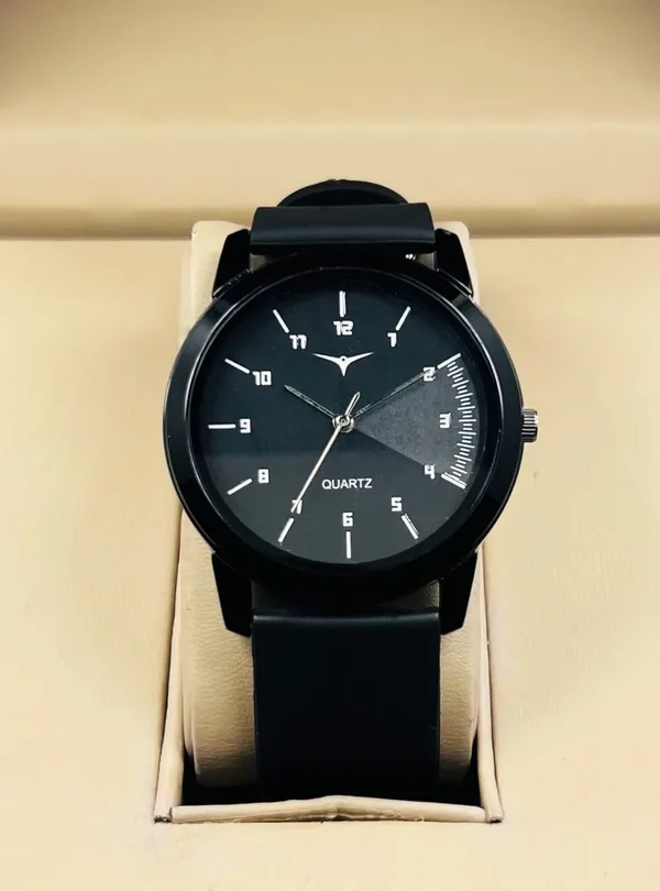Black_Quartz_Analog_Watch_With_Silicone_Strap_For_Men