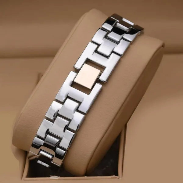 Silver_Quartz_Bracelet_Watch_For_Women
