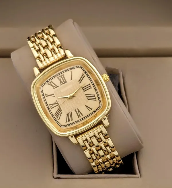 Gold_Square_Dial_Analog_Watch_With_Bracelet_Strap_For_Women
