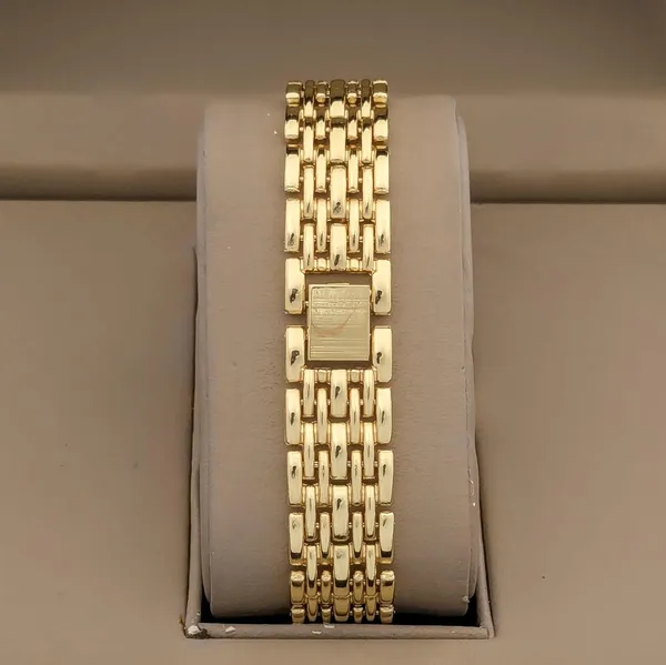 Gold_Square_Dial_Analog_Watch_With_Bracelet_Strap_For_Women