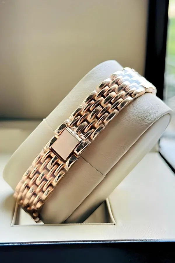 Rose_Gold_Square_Dial_Analog_Watch_With_Bracelet_Strap_For_Women