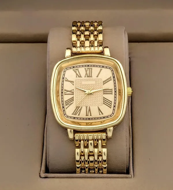 Gold_Square_Dial_Analog_Watch_With_Bracelet_Strap_For_Women