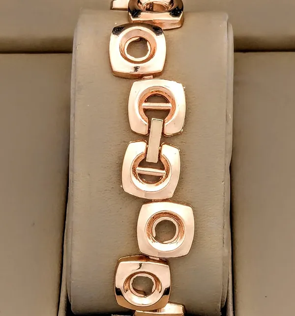 Rose_Gold_Stainless_Steel_Bracelet_Watch_For_Women