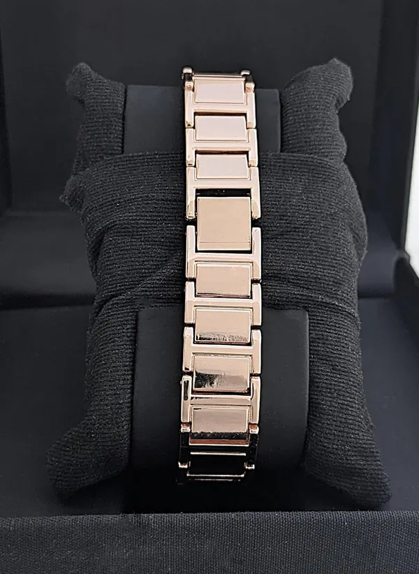 Rose_Gold_Analog_Watch_With_Bracelet_Strap_For_Women