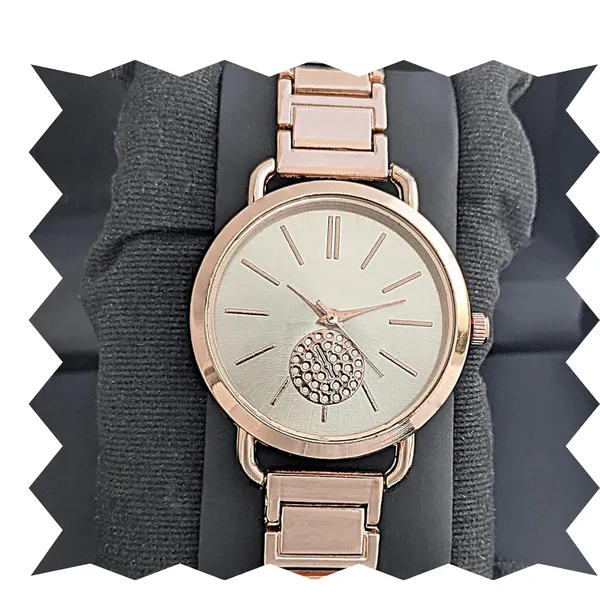 Rose_Gold_Analog_Watch_With_Bracelet_Strap_For_Women