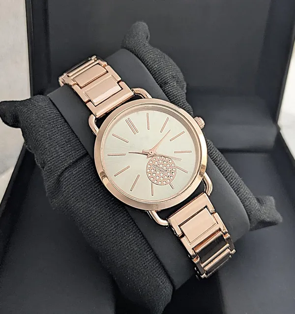 Rose_Gold_Analog_Watch_With_Bracelet_Strap_For_Women