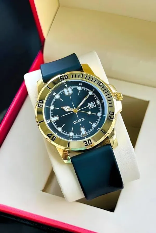 Black_Quartz_Analog_Wristwatch_With_Rubber_Strap_For_Men