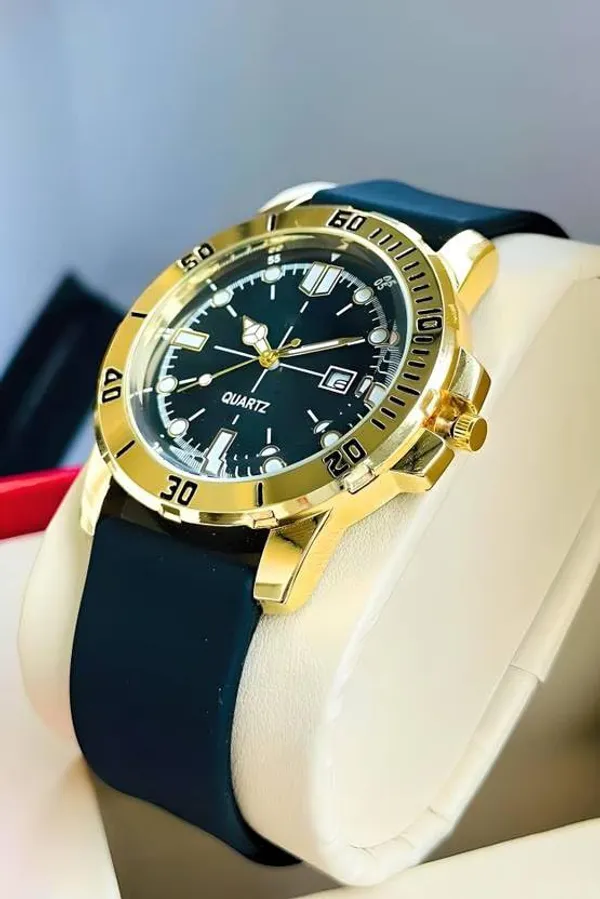 Black_Quartz_Analog_Wristwatch_With_Rubber_Strap_For_Men