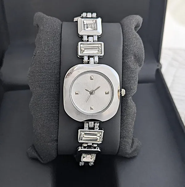 Silver_Crystal_Bracelet_Watch_For_Women