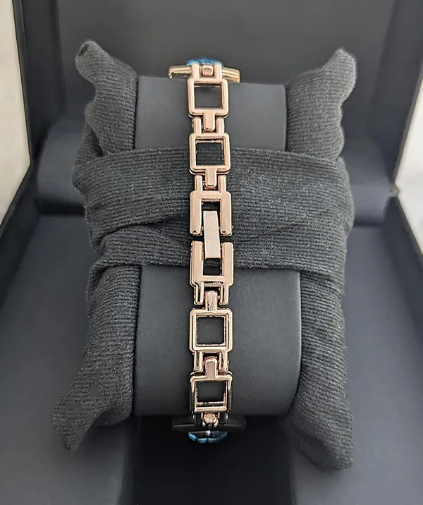 Rose_Gold_Crystal_Bracelet_Watch_For_Women