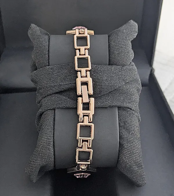 Pink_Crystal_Bracelet_Watch_For_Women