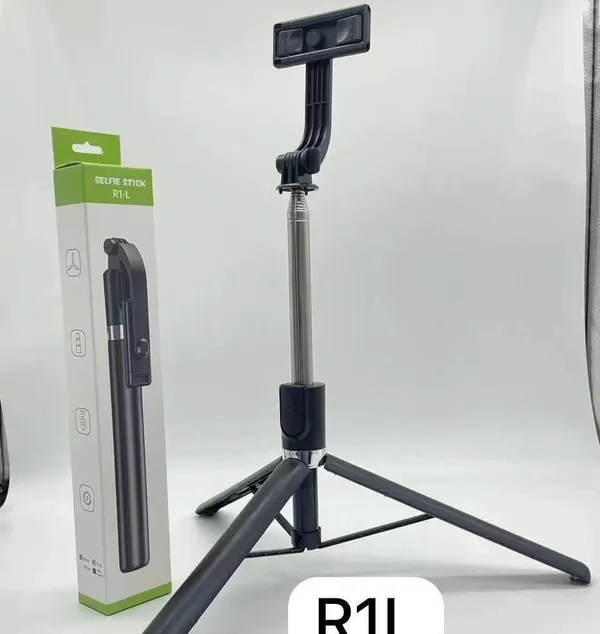 R1_Selfie_Stick_with_Tripod_Stand,_360°_Rotation,_Mobile_Phone_Holder,_Black